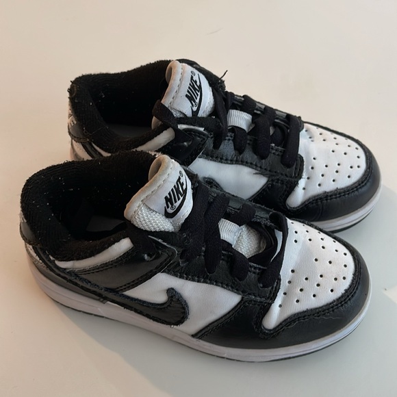 Nike Toddler Panda Dunks - Picture 2 of 6